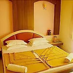 Shantis Hotel Sonai