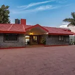 Casamo Silver Oak By Stayvista - Overlooking A Lake & Valley, Lush Green Lawns, & A Private Pool