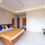 Sunrise Villa 4 Bhk With Infinity View