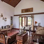 Lohonostays Villa Gold Mist