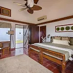 Lohonostays Villa Gold Mist