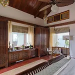 Lohonostays Villa Gold Mist