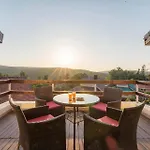 Stayvista\'S Emilia Villa - Terrace With Deck, Outdoor Jacuzzi, Indoor Activities, Garden, And Gym