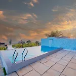 Momentous Villa And Rooms