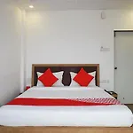 Oyo 18730 Galaxy Inn