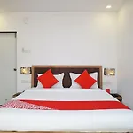 Oyo 18730 Galaxy Inn