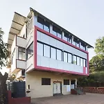 Oyo 9906 Hotel Hill Top House