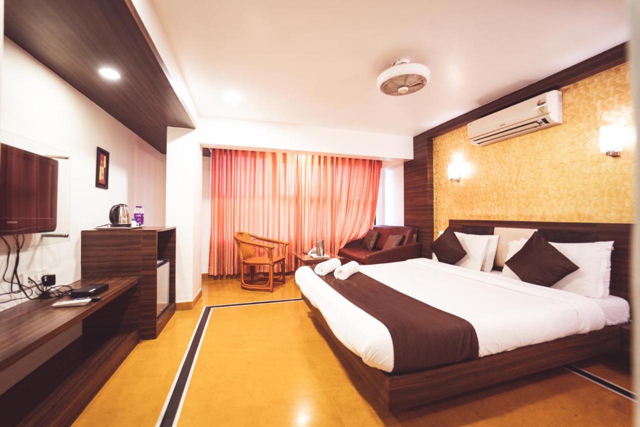 Shanti's Surbhi Hotel