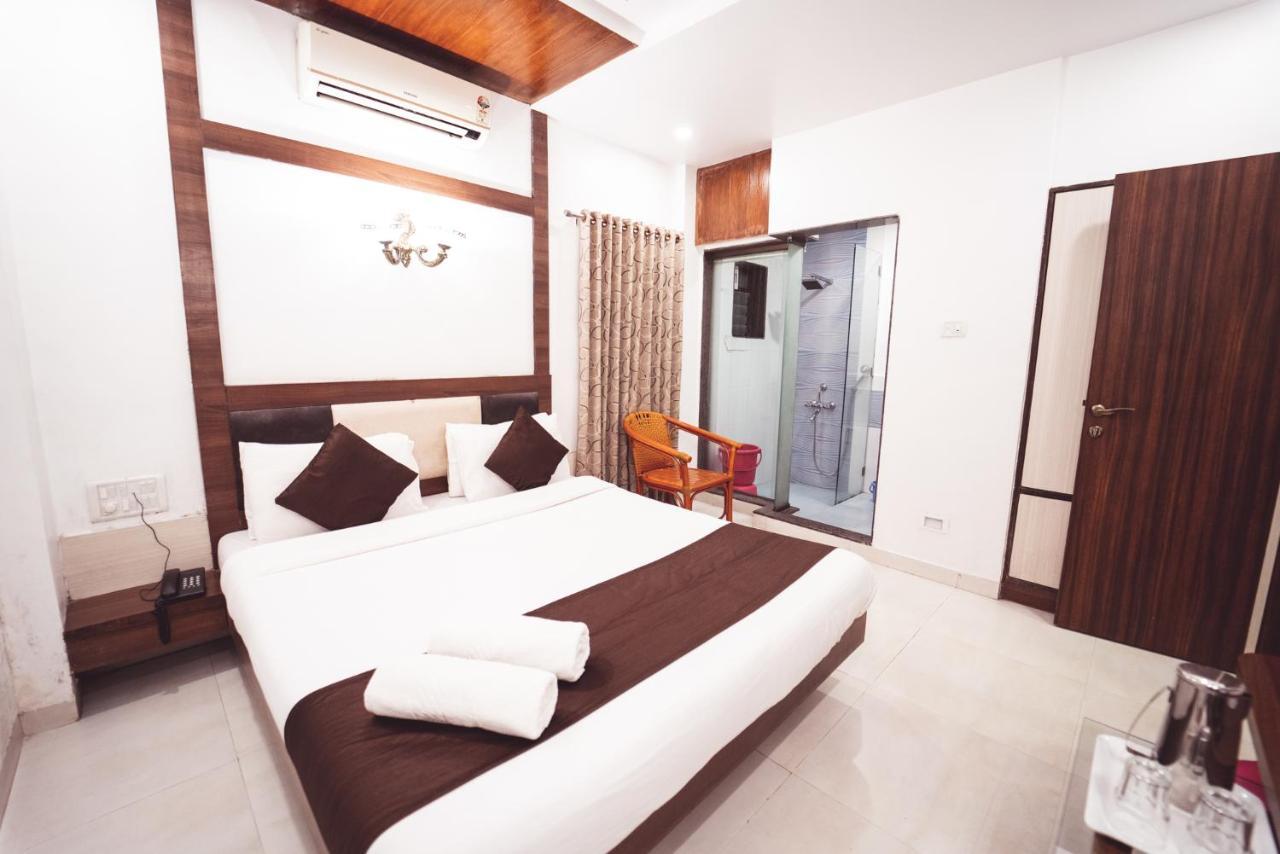 Shanti's Surbhi Hotel