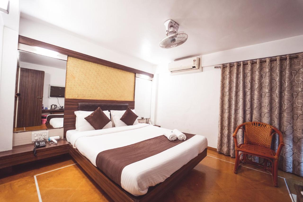Shanti's Surbhi Hotel