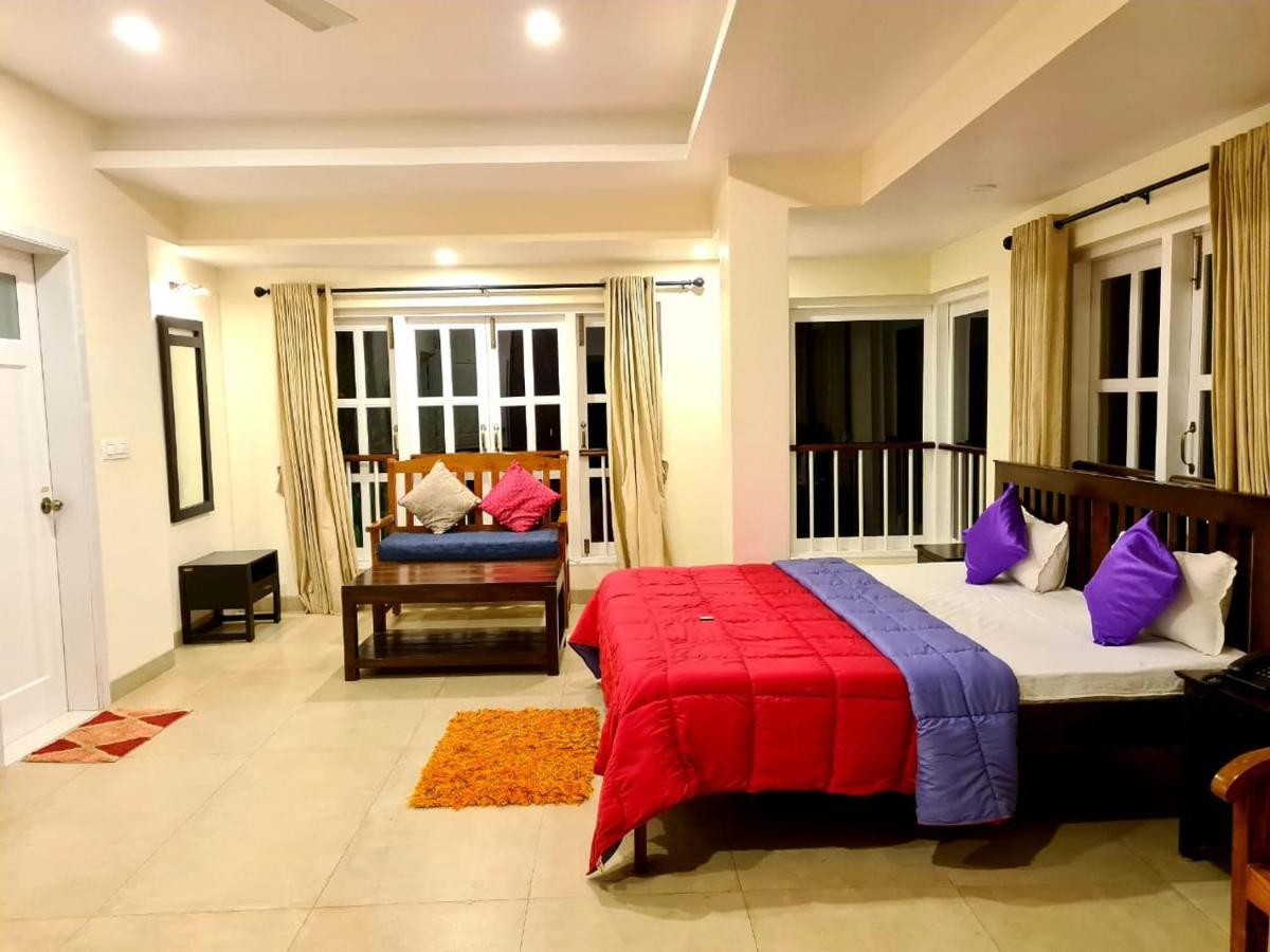 Antilia - Luxurious/ac/swimming Pool Villa Mahabaleshwar