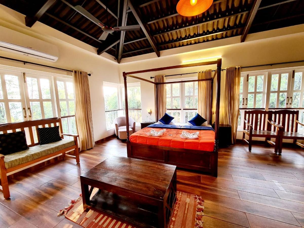 Antilia - Luxurious/ac/swimming Pool Villa