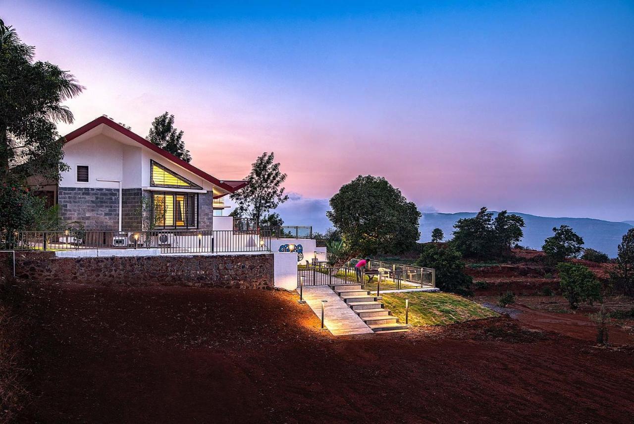 Casamo Silver Oak By Stayvista - Overlooking A & Valley, Lush Lawns, & A Private Pool Villa