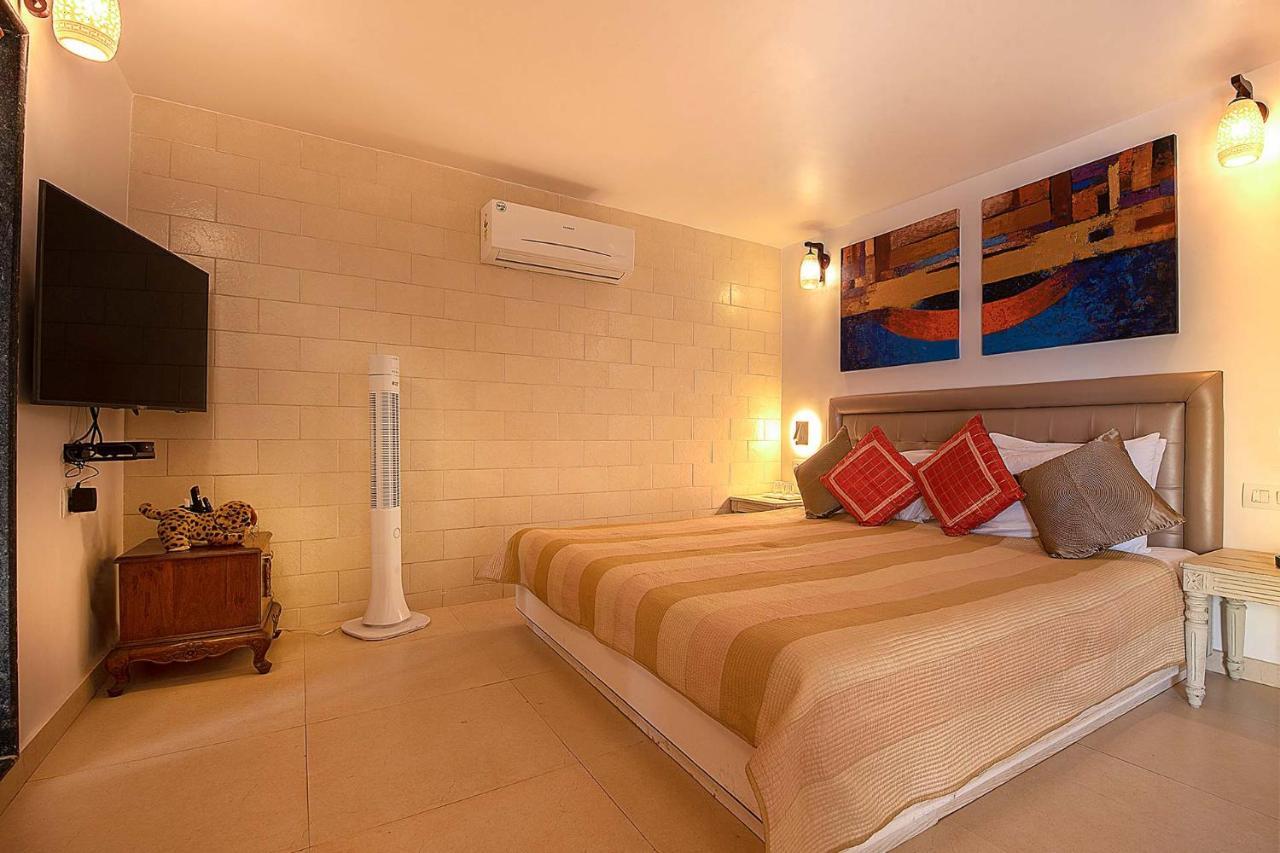Villa Casamo Silver Oak By Stayvista - Overlooking A & Valley, Lush Lawns, & A Private Pool