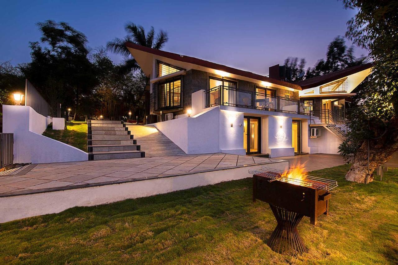Casamo Silver Oak By Stayvista - Overlooking A & Valley, Lush Lawns, & A Private Pool *