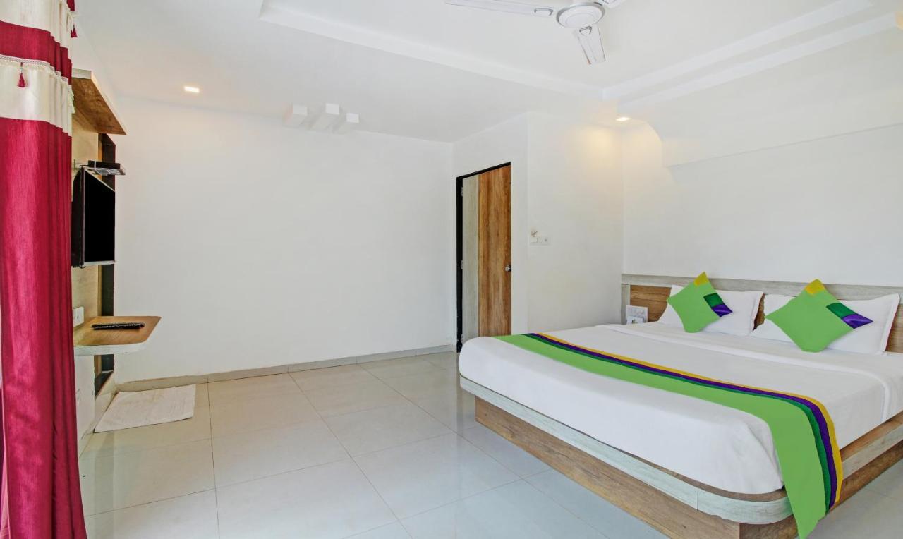 Treebo Trend Strawberry King Farm House Bondarwadi Hotel