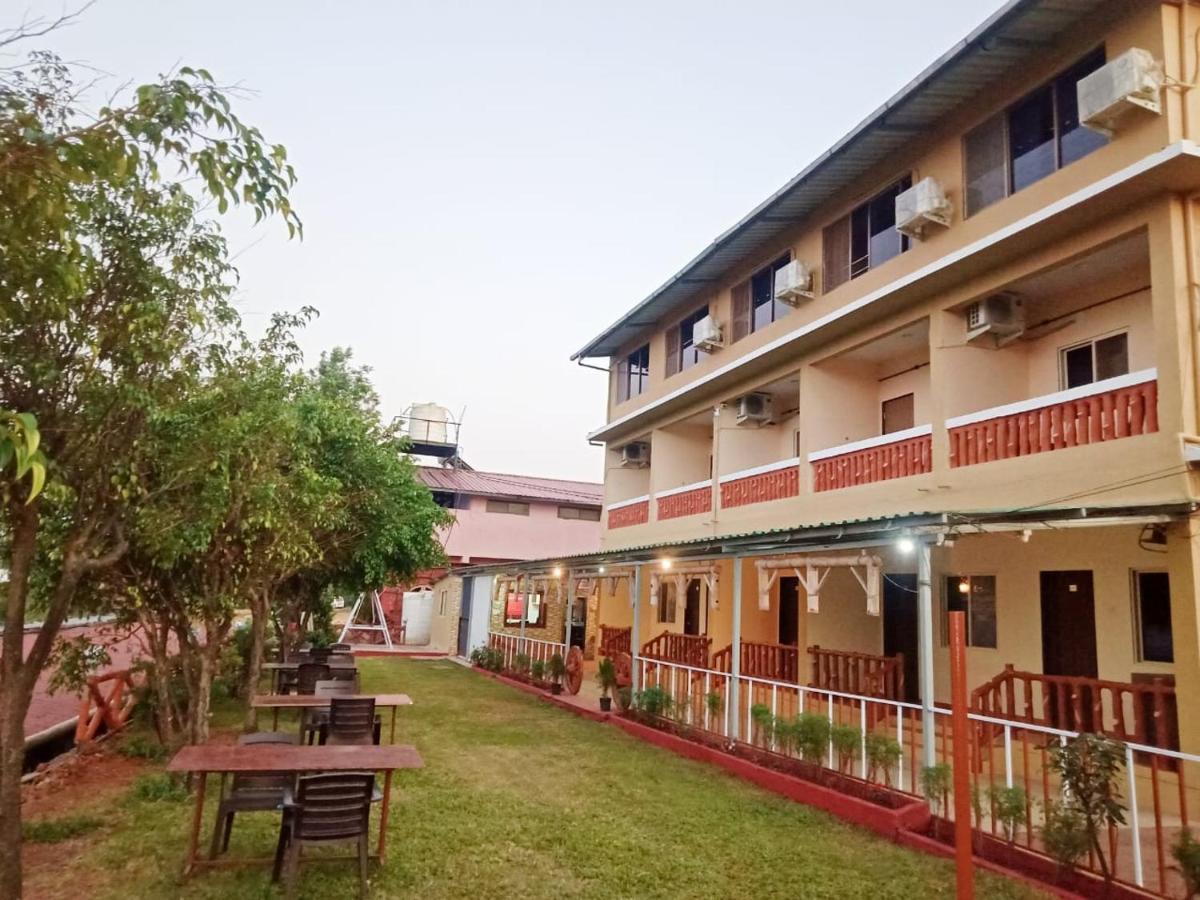 Hotel Shivneri 3*