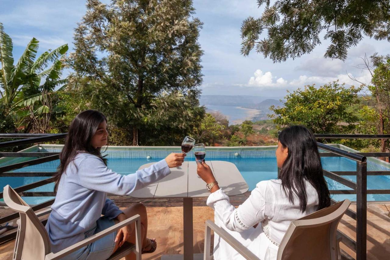 Villa Casamo Silver Oak By Stayvista - Overlooking A & Valley, Lush Lawns, & A Private Pool *