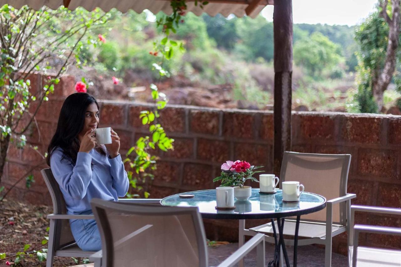 Casamo Silver Oak By Stayvista - Overlooking A & Valley, Lush Lawns, & A Private Pool * Mahabaleshwar