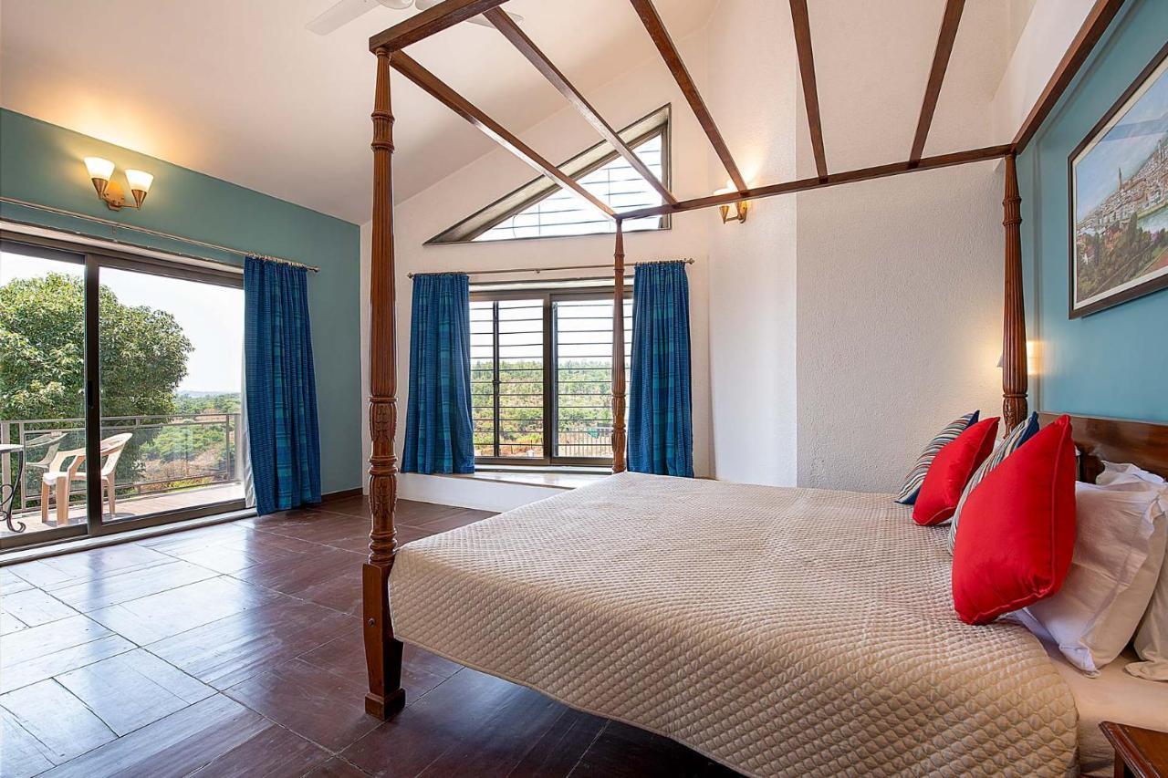 Villa Casamo Silver Oak By Stayvista - Overlooking A & Valley, Lush Lawns, & A Private Pool Mahabaleshwar