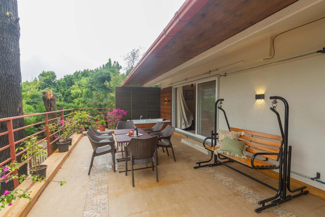 Stayvista's Beyond The Blue Door - Valley-view With Outdoor Jacuzzi & Massage Chair