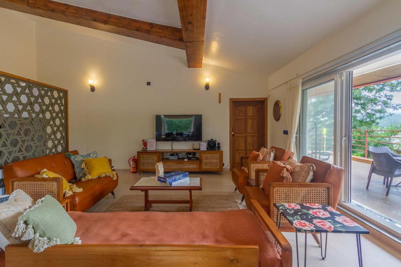 Stayvista's Beyond The Blue Door - Valley-view With Outdoor Jacuzzi & Massage Chair Villa Mahabaleshwar