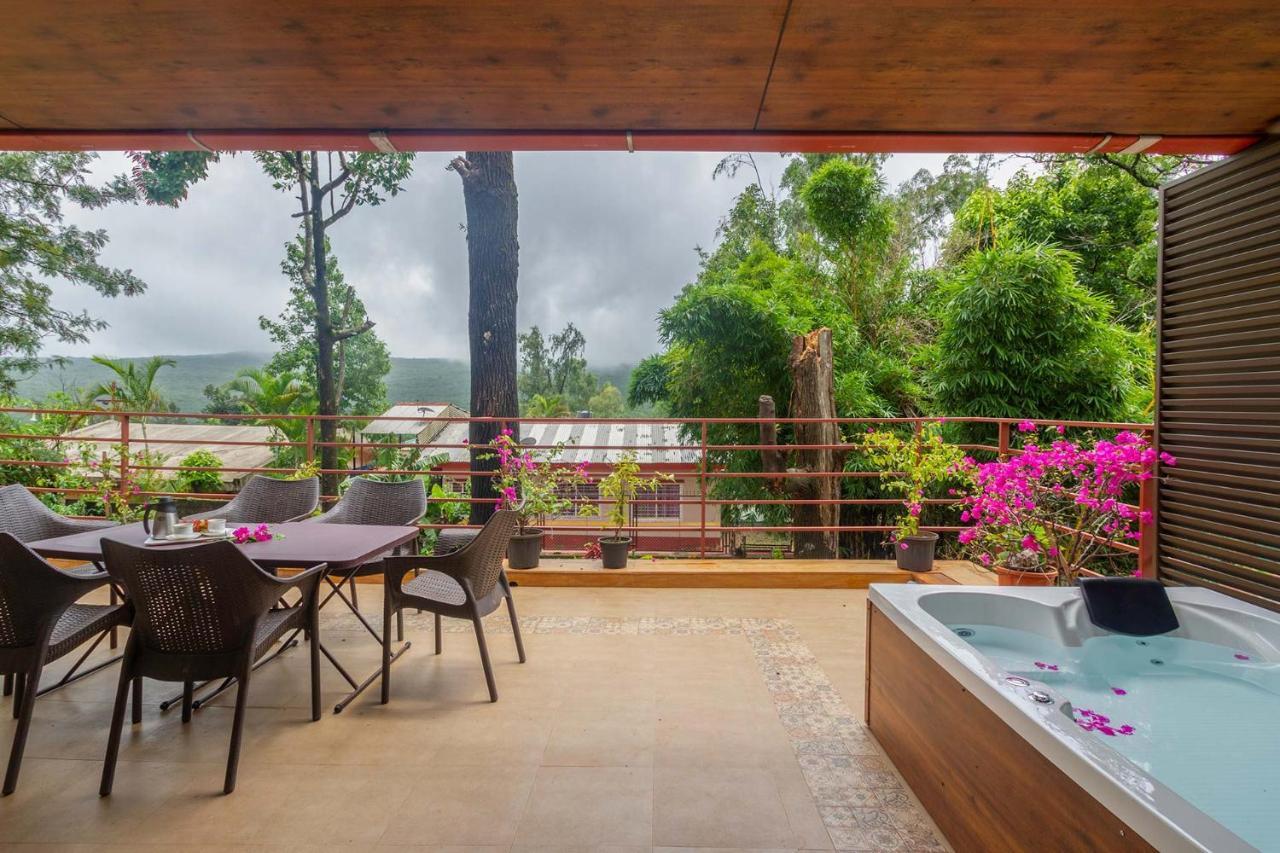 Stayvista's Beyond The Blue Door - Valley-view With Outdoor Jacuzzi & Massage Chair *