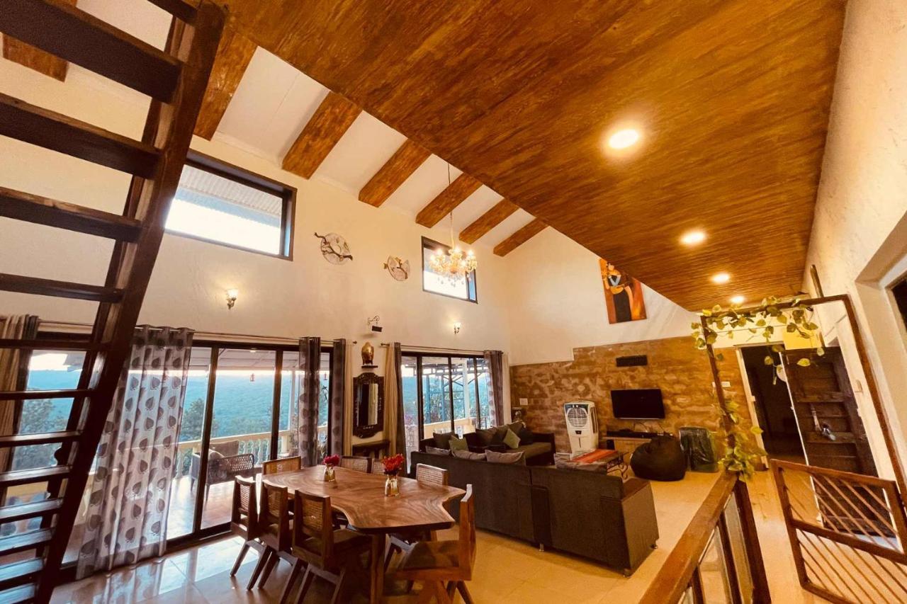 Villa Stayvista's Serenity Hills: Luxe Retreat With Valley Views And Pool Mahabaleshwar