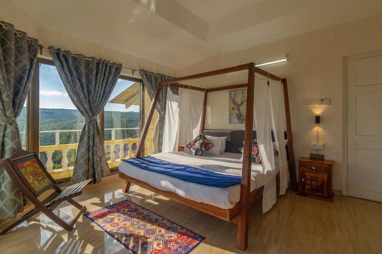 Villa Stayvista's Serenity Hills: Luxe Retreat With Valley Views And Pool Mahabaleshwar