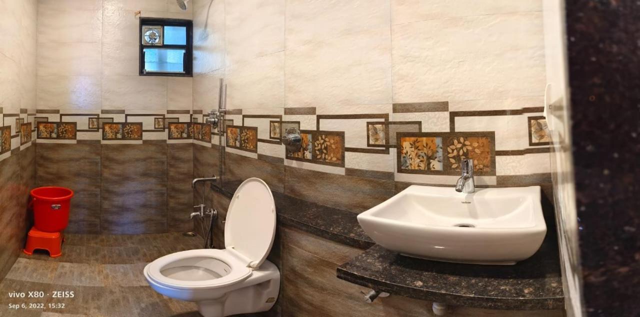 Hotel The Shanti Sadan