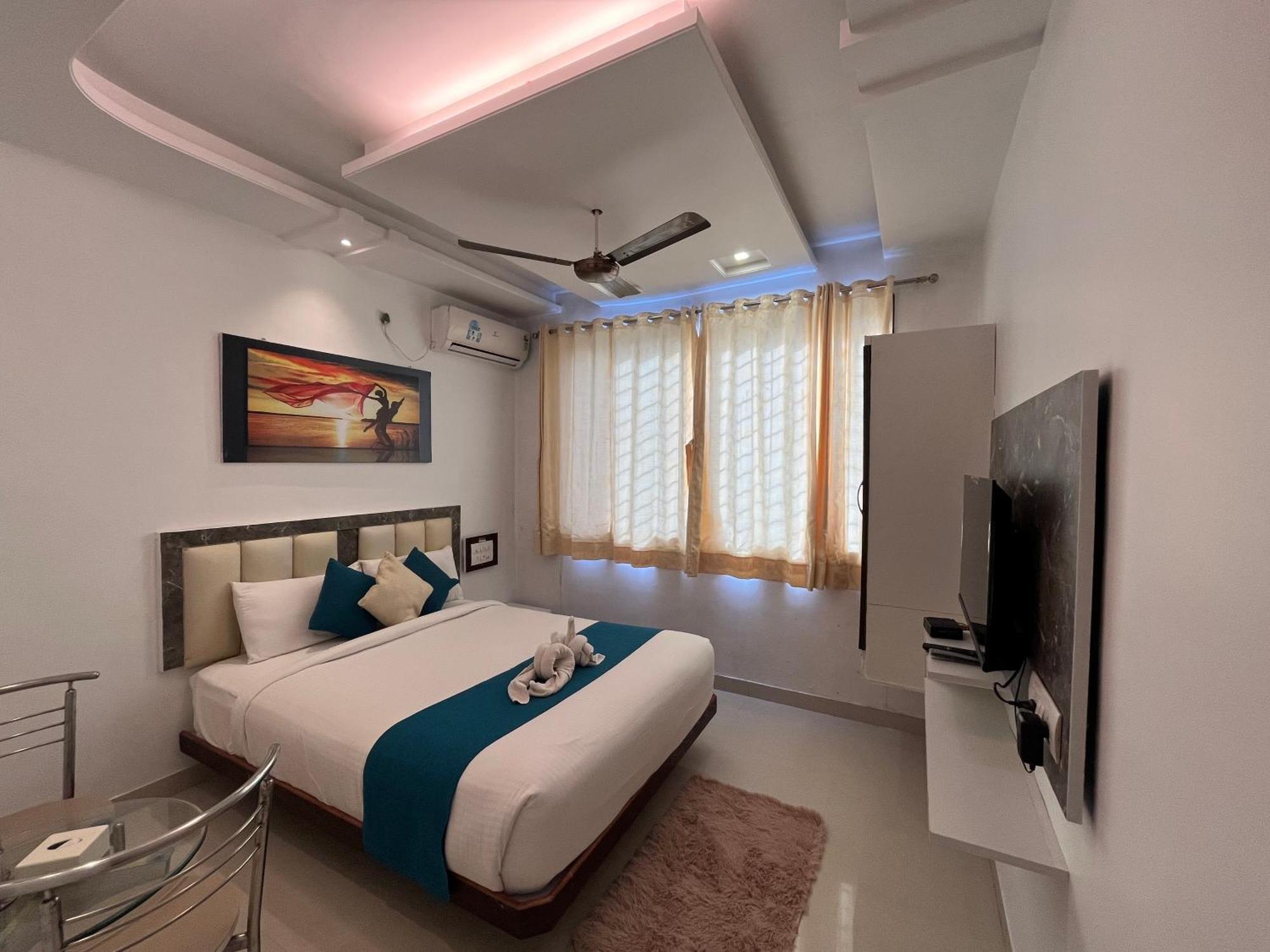 Anmols Hotel