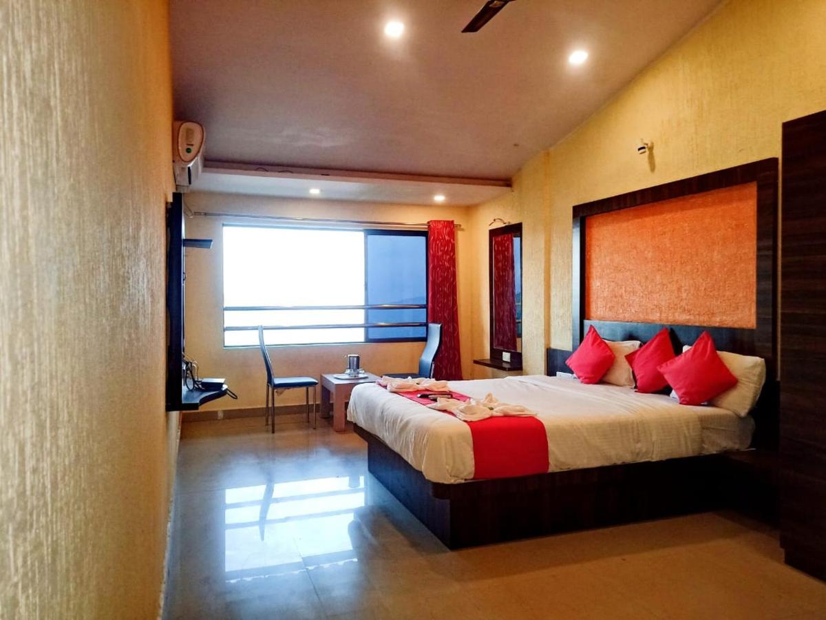 Hotel Shivneri 3*