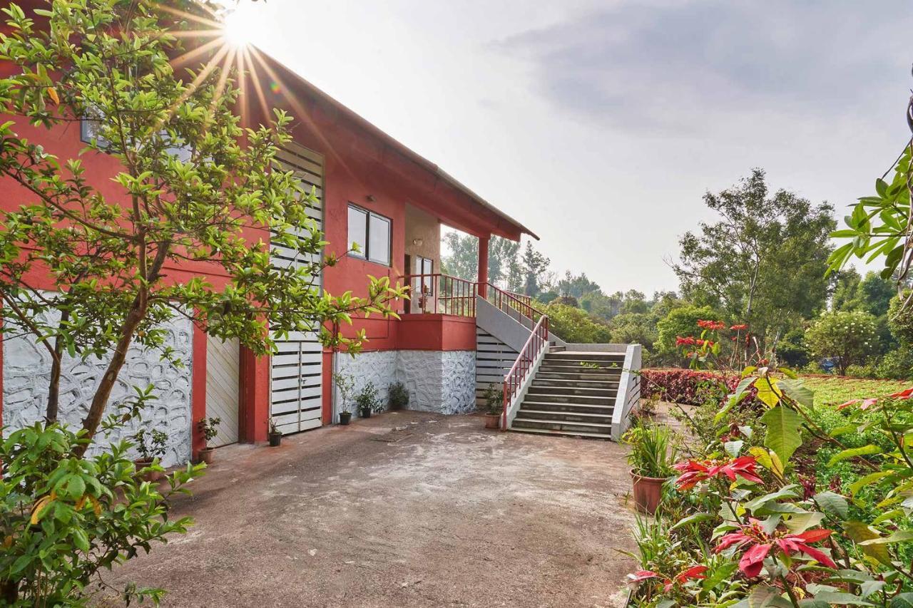 Stayvista's Amoda - Near Venna Lake, Amidst Farmland With Jacuzzi And Indoor Activities Villa *