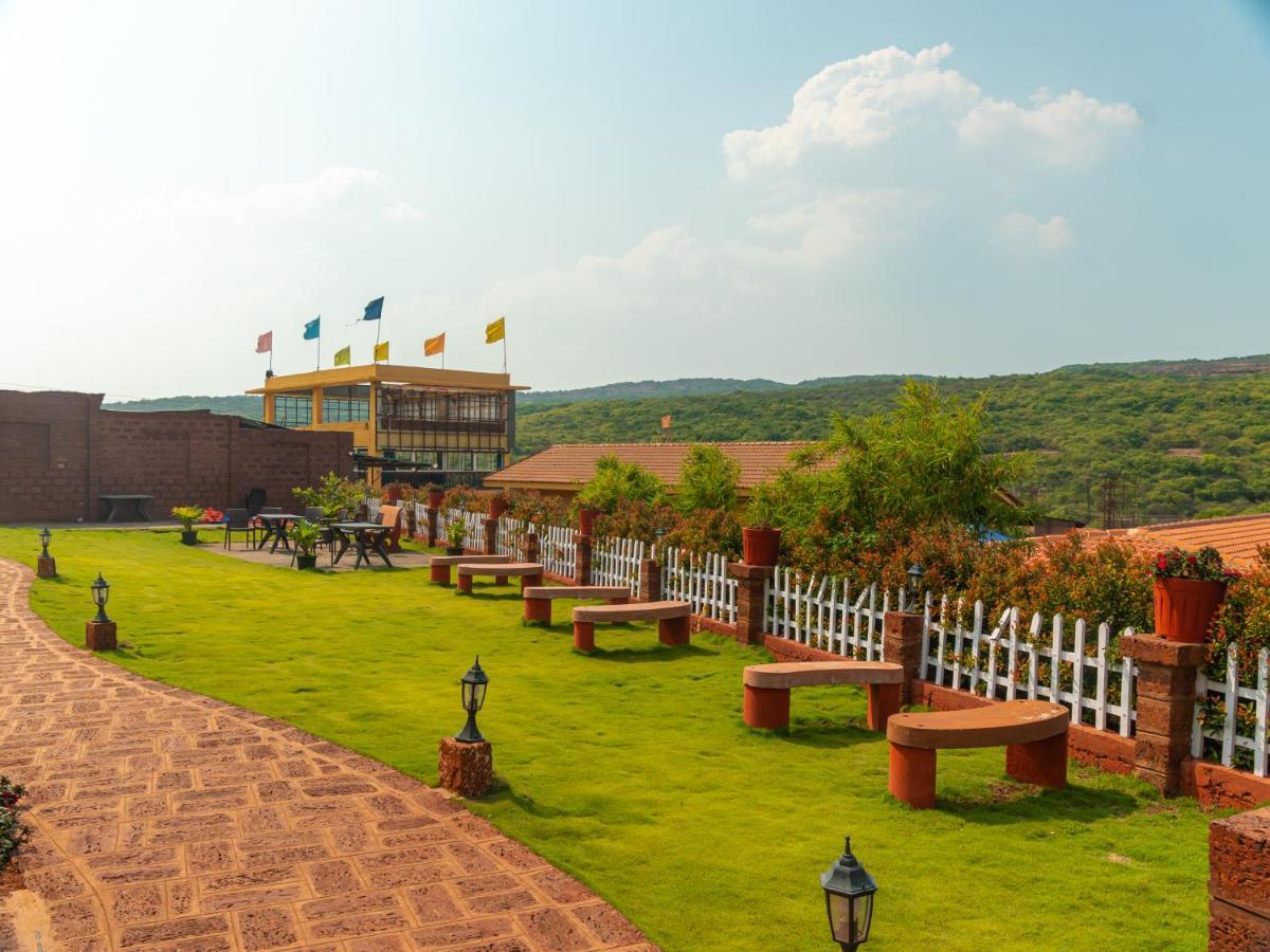 Red Button Mahabaleshwar