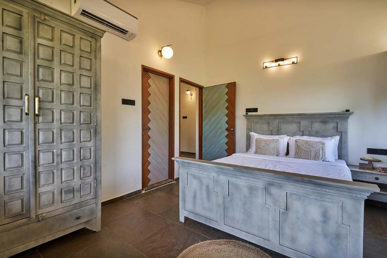 Villa Stayvista's Amoda - Near Venna Lake, Amidst Farmland With Jacuzzi And Indoor Activities *