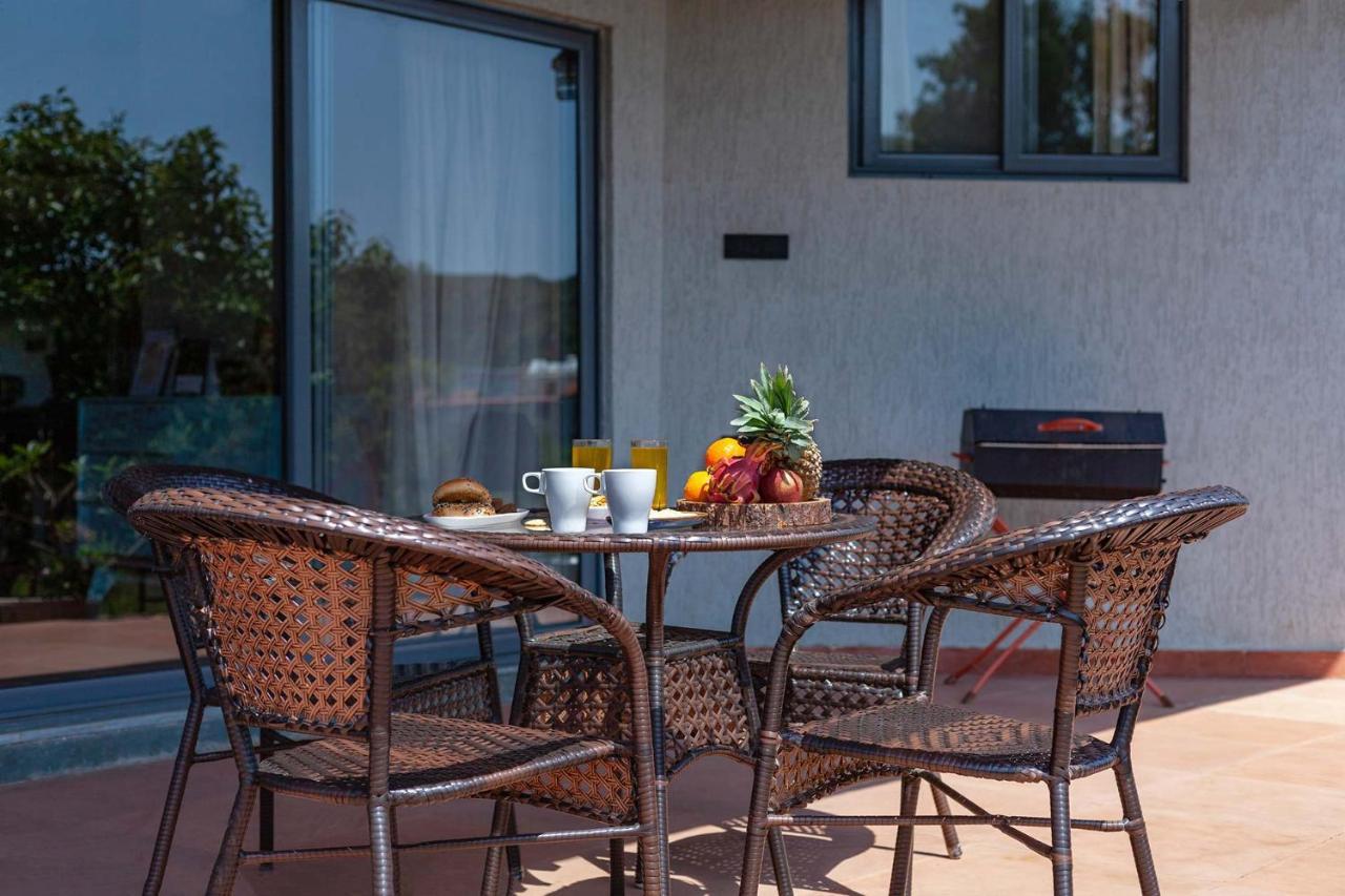 Stayvista's Amoda - Near Venna Lake, Amidst Farmland With Jacuzzi And Indoor Activities Villa Mahabaleshwar