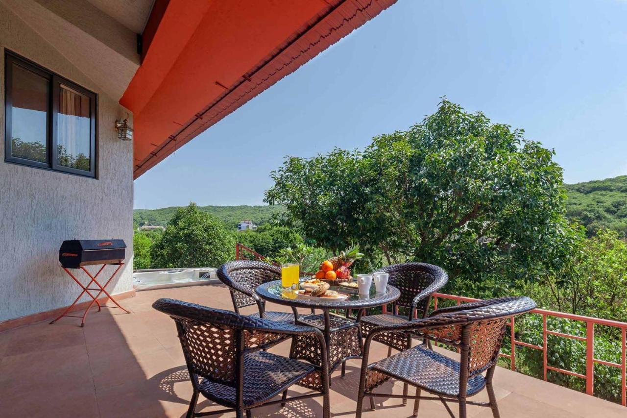 Villa Stayvista's Amoda - Near Venna Lake, Amidst Farmland With Jacuzzi And Indoor Activities