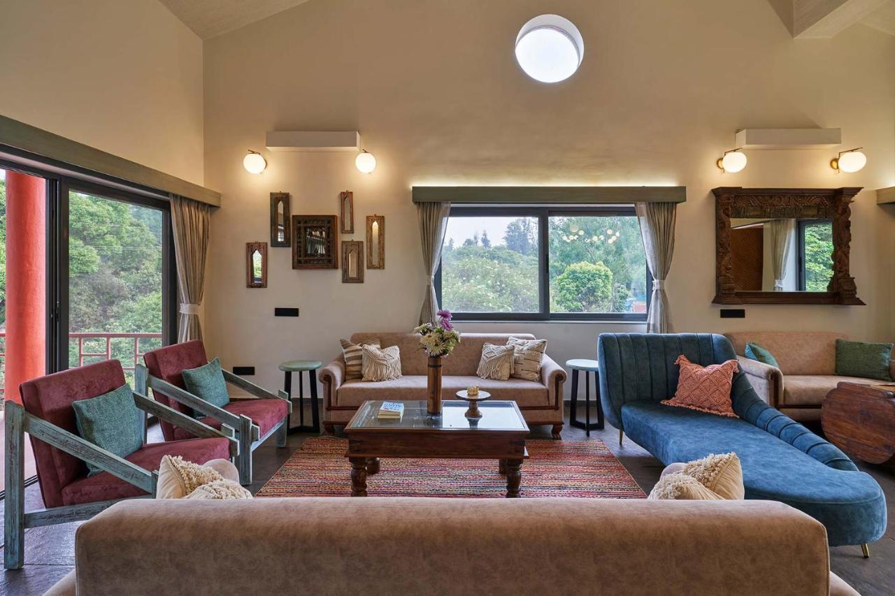 Villa Stayvista's Amoda - Near Venna Lake, Amidst Farmland With Jacuzzi And Indoor Activities *
