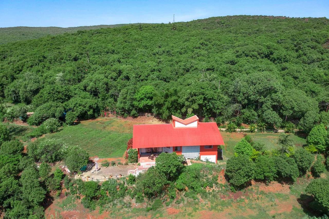 Villa Stayvista's Amoda - Near Venna Lake, Amidst Farmland With Jacuzzi And Indoor Activities *