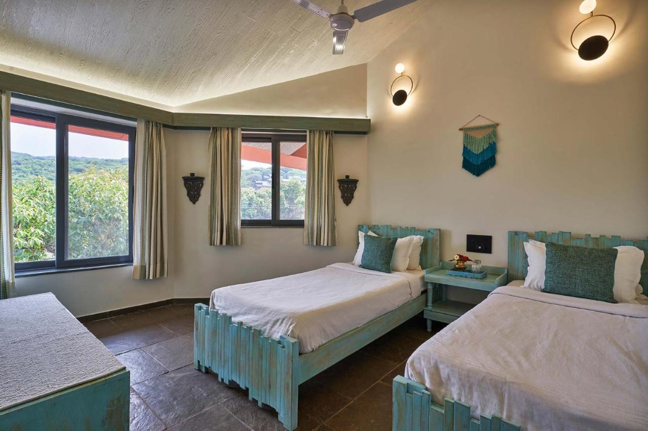 Villa Stayvista's Amoda - Near Venna Lake, Amidst Farmland With Jacuzzi And Indoor Activities