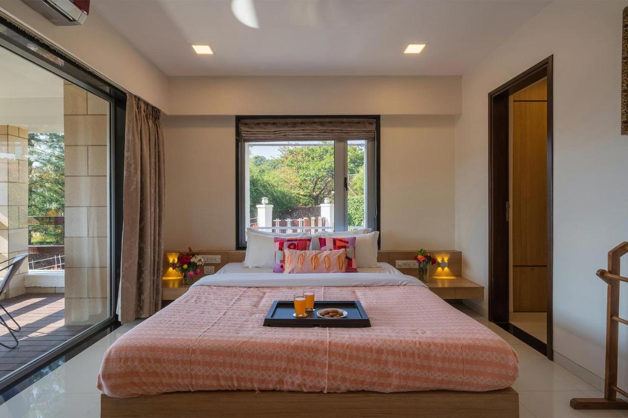 Stayvista's Emilia - Terrace With Deck, Outdoor Jacuzzi, Indoor Activities, Garden, And Gym * Mahabaleshwar