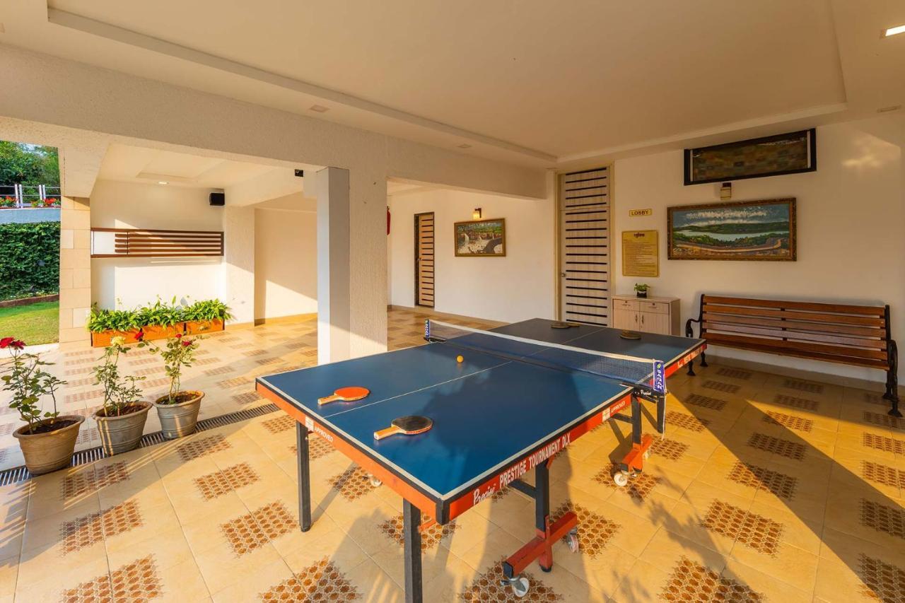 Villa Stayvista's Emilia - Terrace With Deck, Outdoor Jacuzzi, Indoor Activities, Garden, And Gym