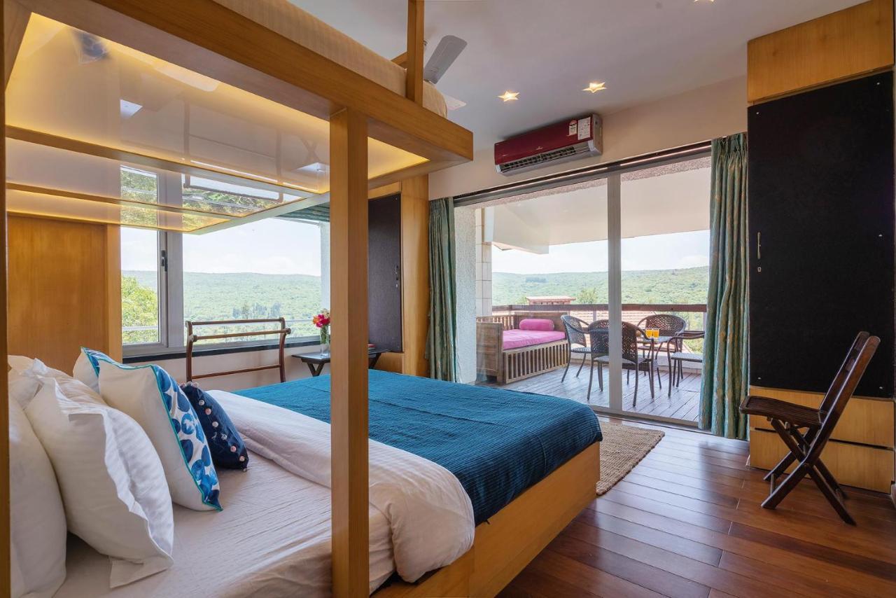 Villa Stayvista's Emilia - Terrace With Deck, Outdoor Jacuzzi, Indoor Activities, Garden, And Gym *