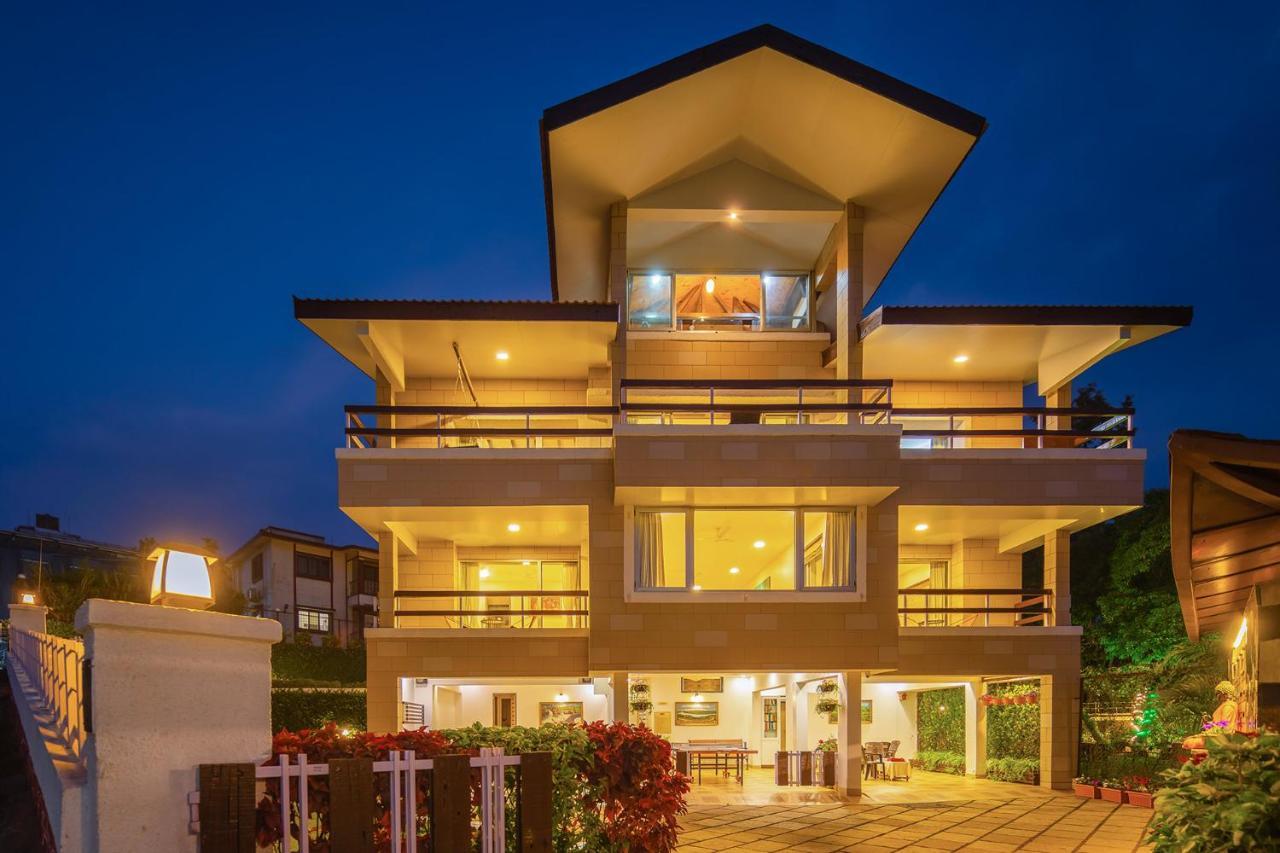 Villa Stayvista's Emilia - Terrace With Deck, Outdoor Jacuzzi, Indoor Activities, Garden, And Gym Mahabaleshwar