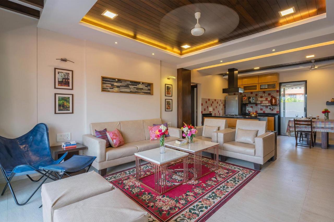 Stayvista's Emilia - Terrace With Deck, Outdoor Jacuzzi, Indoor Activities, Garden, And Gym Villa