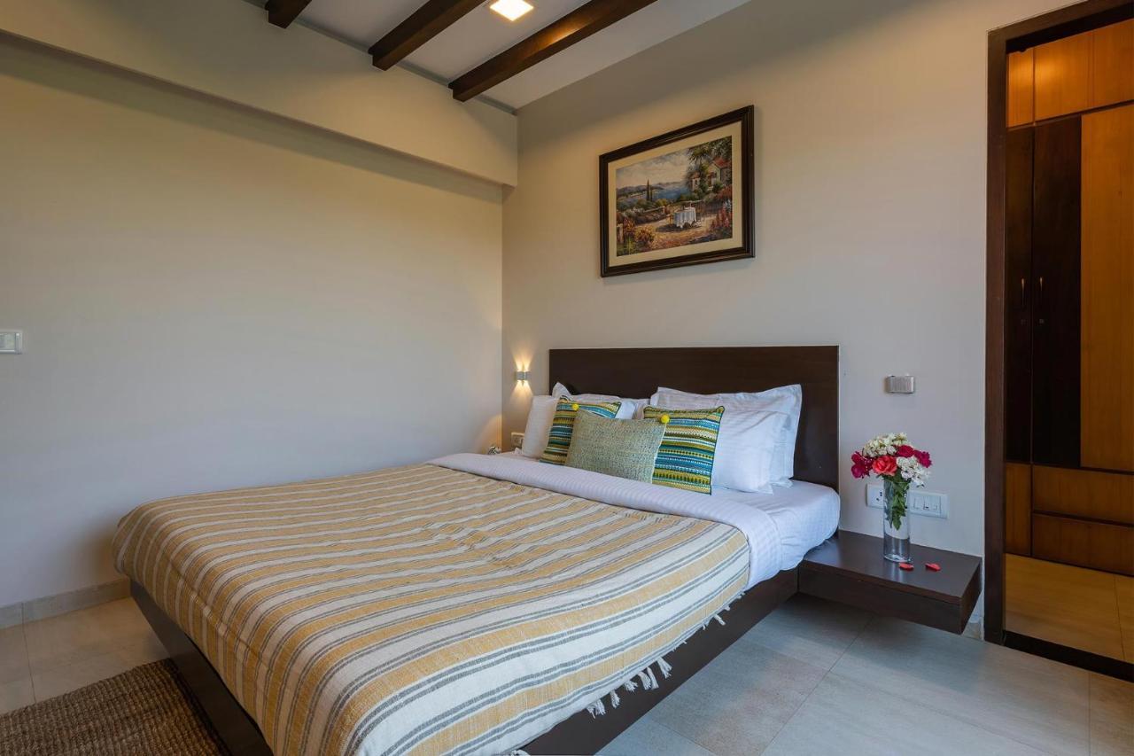 Stayvista's Emilia - Terrace With Deck, Outdoor Jacuzzi, Indoor Activities, Garden, And Gym
