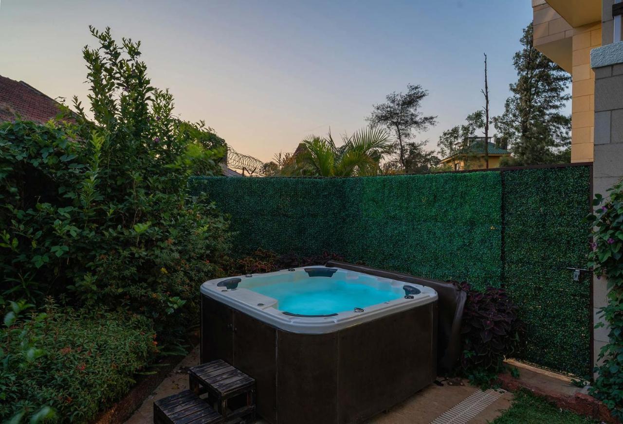 Villa Stayvista's Emilia - Terrace With Deck, Outdoor Jacuzzi, Indoor Activities, Garden, And Gym Mahabaleshwar