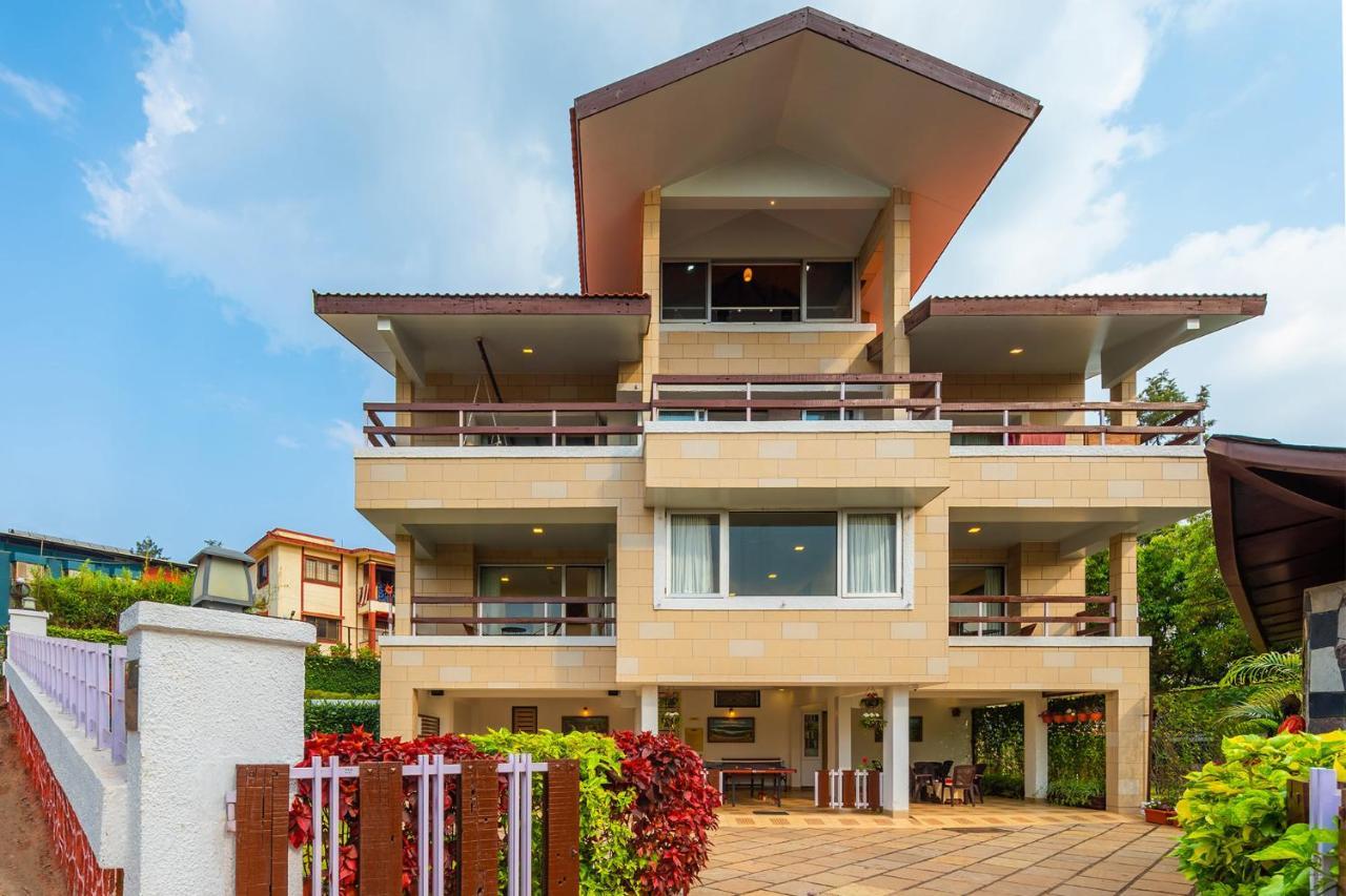 Stayvista's Emilia - Terrace With Deck, Outdoor Jacuzzi, Indoor Activities, Garden, And Gym