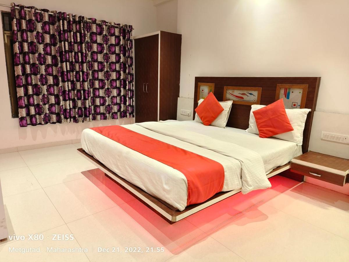 Hotel Veggies Residency & Pure Veg Restaurant 2*
