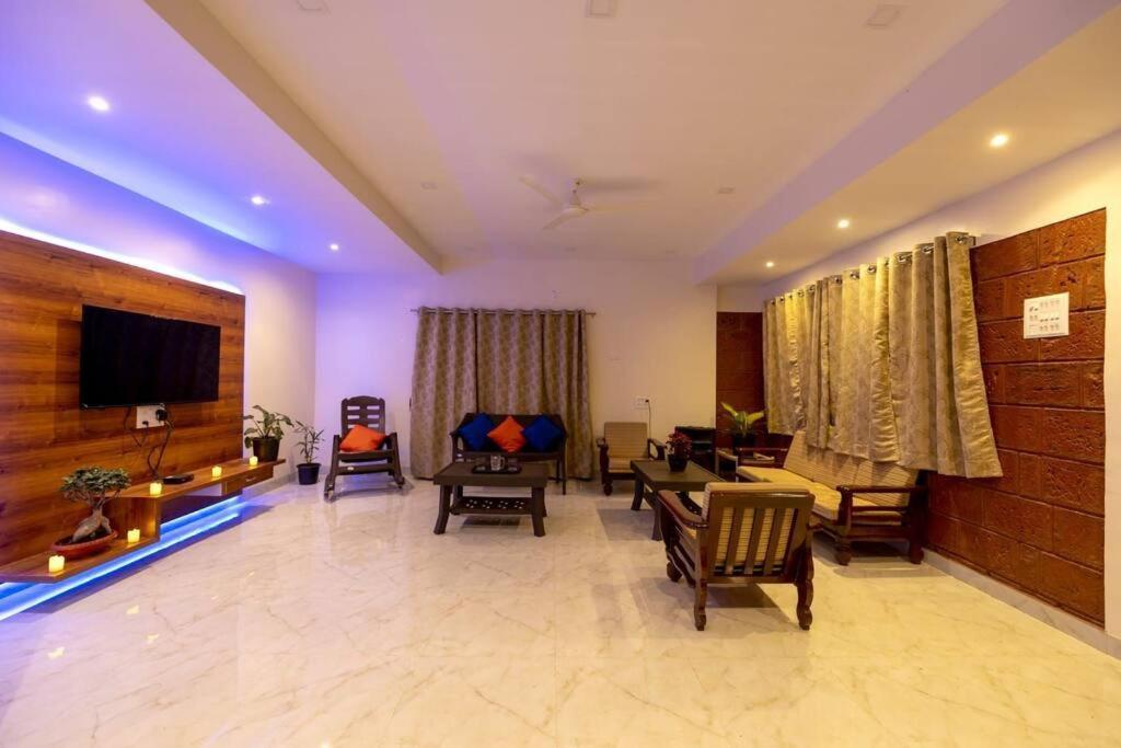 Sunrise 4 Bhk With Infinity View Villa *